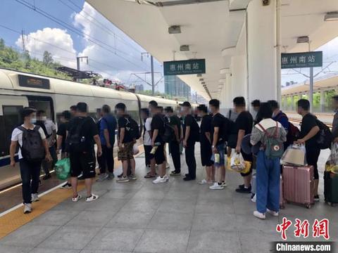 杭州警方破获炒股诈骗案：涉案千万，48名嫌犯落网