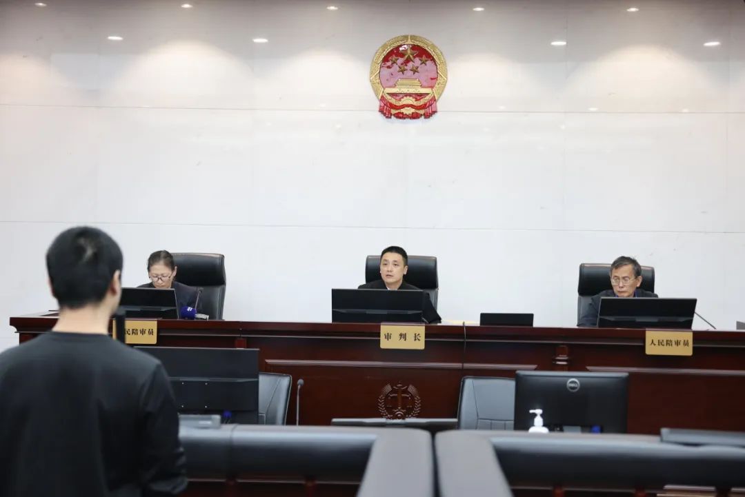 徐汇区非法配资案判决_股票想配资可以吗_股票场外配资非法经营案