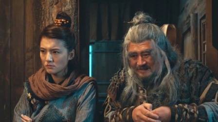 古代女性第一次淋浴,手动抽水引发臭男人偷窥