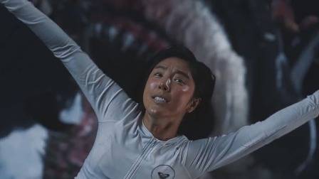 深海潜水却被鲨鱼围困,开启险象环生人鲨大战